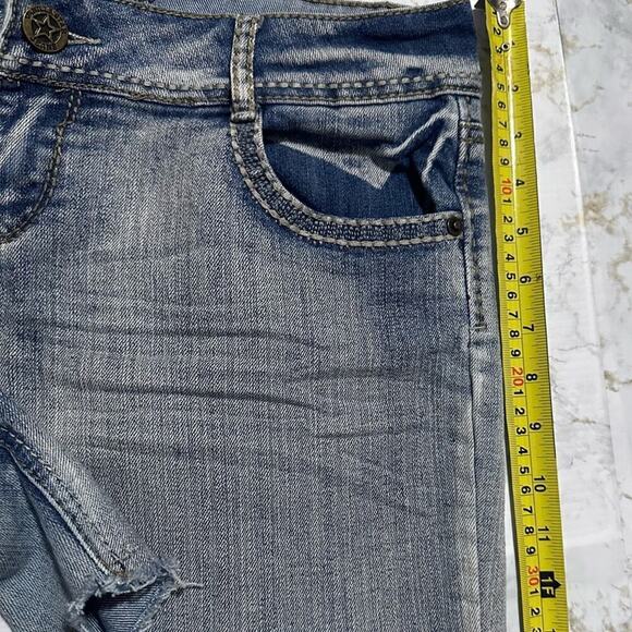 Jean cutoff shorts in excellent condition, size 13 Embellished back pockets - Picture 4 of 4